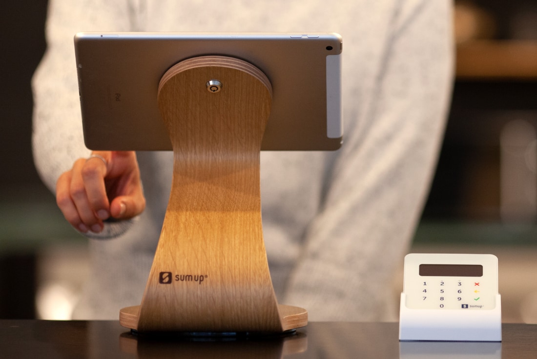 sumup-ch-kassensystem-ipad-stander